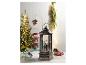 Weihnachtslaterne mit Weihnachtsmann und Weihnachtsbaum im Hintergrund