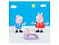 Peppa Wutz Figuren, mit Peppa, George und einer Babyfigur, unter Sonne und Wolken.