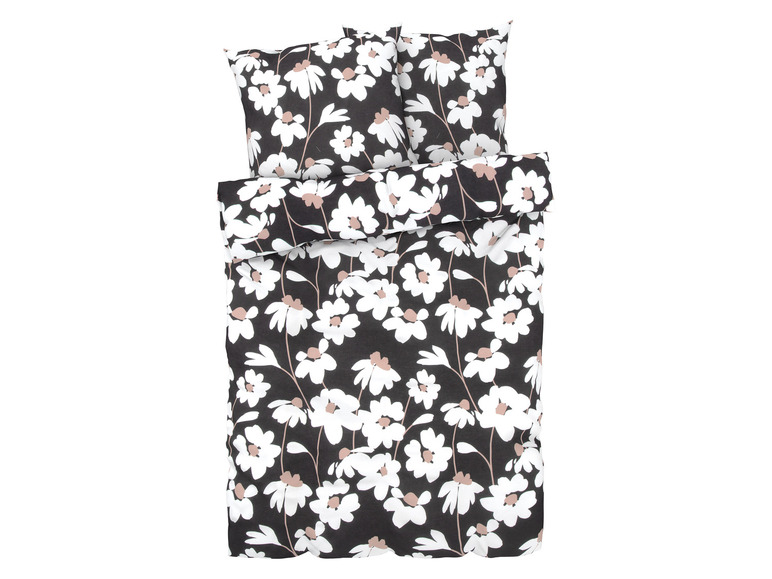 Eine schwarze Bettdecke mit weißen Blumen.