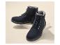 Ein Paar marineblaue Wildleder-Schnürstiefel mit seitlichem Reißverschluss und Kunstfellfutter
