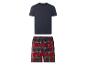 Dunkelblaues Kurzarm-T-Shirt und rote karierte Shorts.