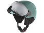 Türkisfarbener Skihelm mit integriertem Visier und Kinnriemen