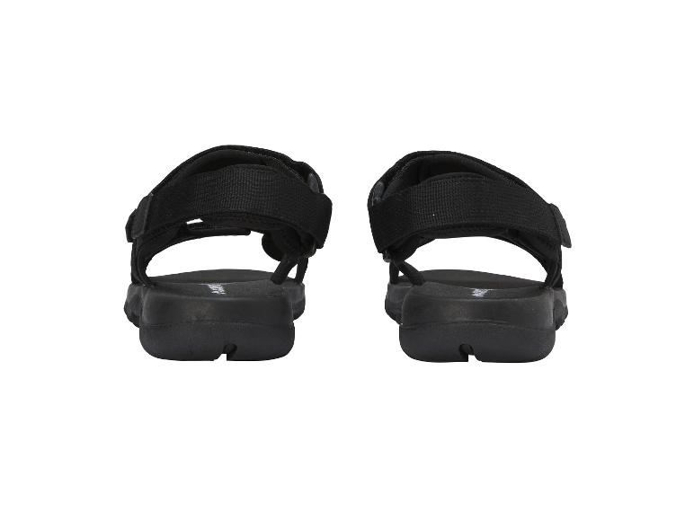 Paar schwarze Herren-Sandalen, Rückansicht