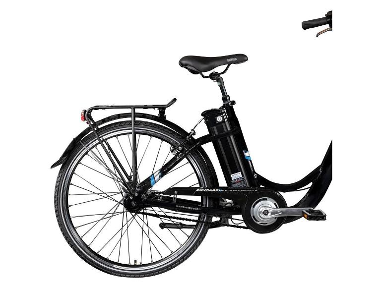 Schwarzes Elektrofahrrad mit Gepäckträger, Akku und Kettenschutz, von der Seite gesehen.