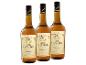 Drei Flaschen Calvados, ein Apfelbrand, mit detaillierten Etiketten.