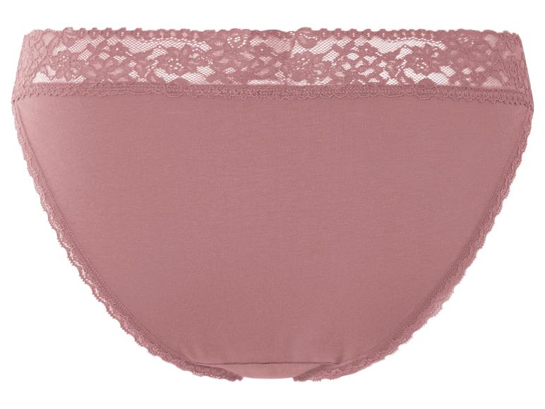 Ein rosafarbener Slip mit Spitze.