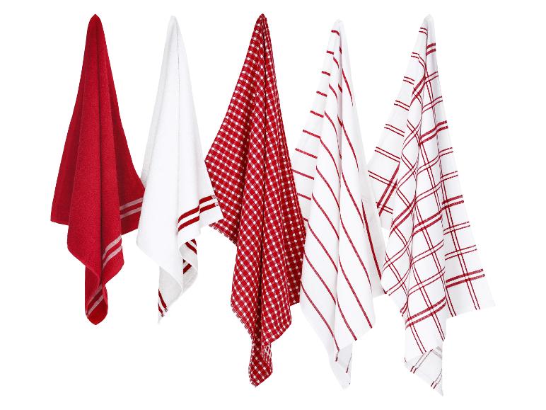 Set aus fünf rot-weißen Geschirrtüchern mit Karos und Streifen.