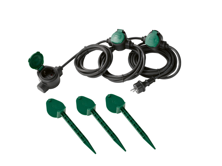 Zwei Verlängerungskabel mit grünen Steckern und drei Erdspießen.