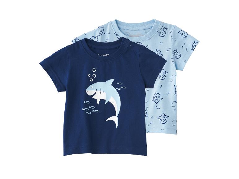 Blaue Baby-T-Shirts mit Hai- und Fischmotiv.