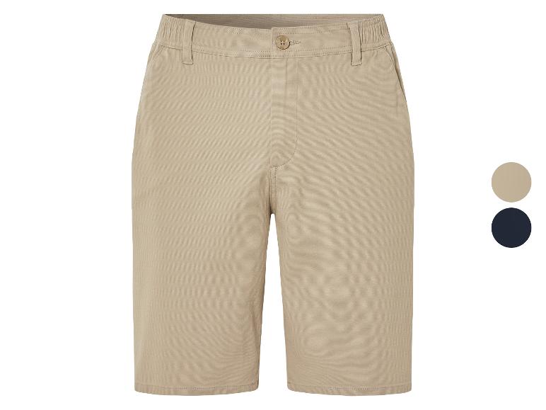 Beige und marineblaue Shorts; in verschiedenen Farben erhältlich.