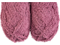 Nahaufnahme von zwei flauschigen rosa Hausschuhen mit einer strukturierten, lockigen Oberfläche.