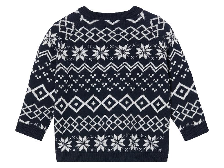 Ein dunkelblauer Pullover mit einem skandinavischen Weihnachtsmuster.