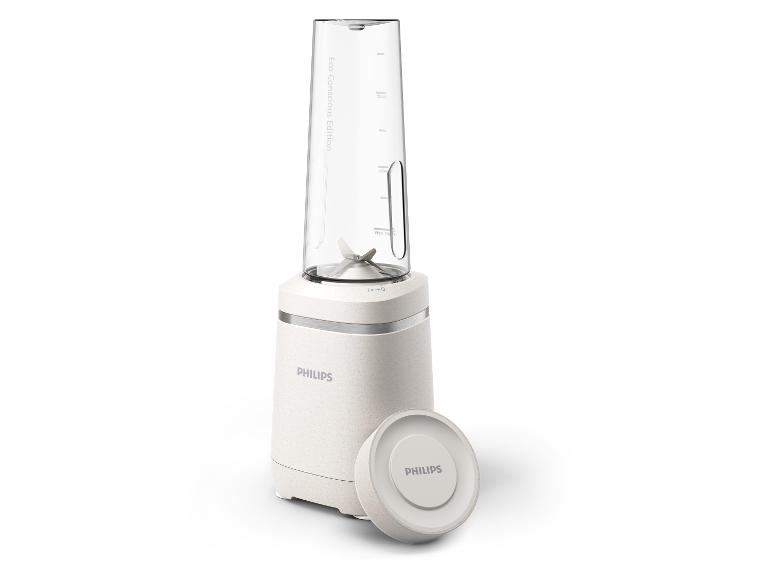 Ein weißer Mixer mit transparentem Krug und separatem Deckel, mit der Aufschrift „Eco Conscious Edition“.