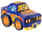 Blaues Spielzeug-Rennauto mit Flammen und einem lächelnden Gesicht.