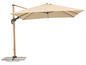 Ein beigefarbener Sonnenschirm mit Holzmast und Steinsockel.