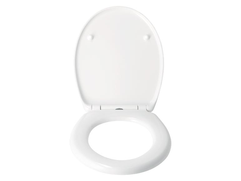 Ein weißer Toilettensitz, offen.
