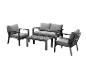 Graues Outdoor-Möbelset mit Sofa, zwei Sesseln und einem Tisch.
