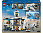 Flughafen-Bauspielzeug-Set mit Terminal, Flugzeug und Spielfiguren.