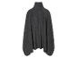 Ein grauer Woll-Poncho-Pullover
