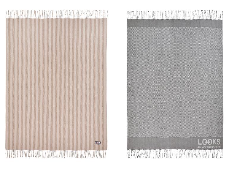 Zwei Decken: eine beige mit vertikalen Streifen und eine graue mit Rautenmuster.