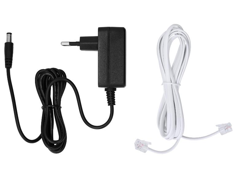 Schwarzes Netzteil und weißes Telefonkabel