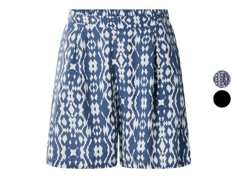 Damen-Shorts mit blau-weißem Ikat-Muster und elastischem Bund.