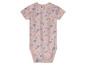 Ein rosa Baby-Strampler mit Blumenmuster.