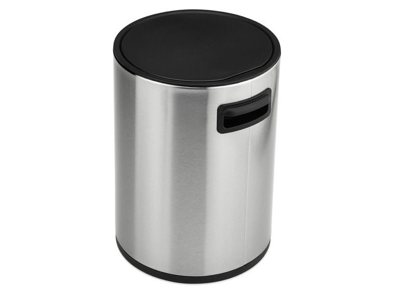 Ein runder, silberner Mülleimer mit schwarzem Deckel.