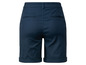 Dunkelblaue Shorts mit umgeschlagenem Saum.