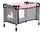 Ein graues und rosa Babybett mit Einhorn-Motiv.