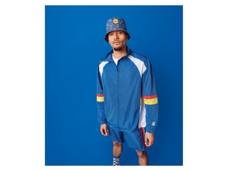 Lidl Sportbekleidung: Jacke, Shorts und Bucket Hat.