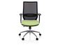 Bürostuhl mit schwarzem Netzrücken und grünem Sitz.