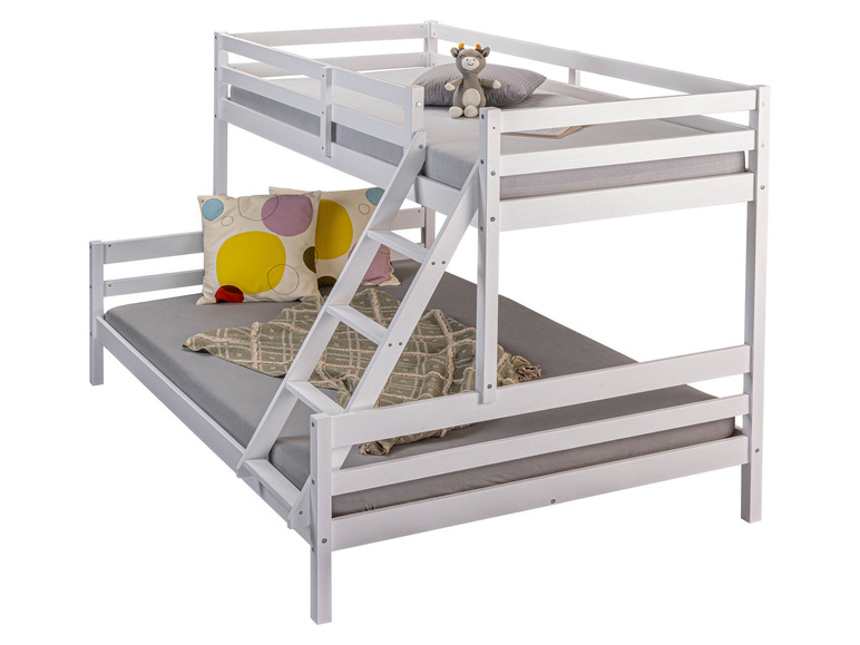 Ein weißes Holz-Hochbett mit Leiter und Matratze.