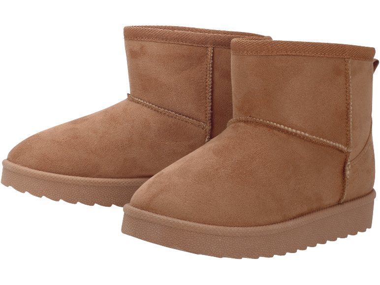 Ein Paar hellbraune Winterstiefel aus Kunstleder.