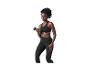 Frau in schwarzem Sport-BH und Leggings hebt eine Hantel.