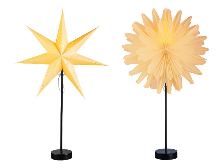 LIVARNO home Weihnachtsstern und Schneeflocke aus Papier auf schwarzen Ständern.