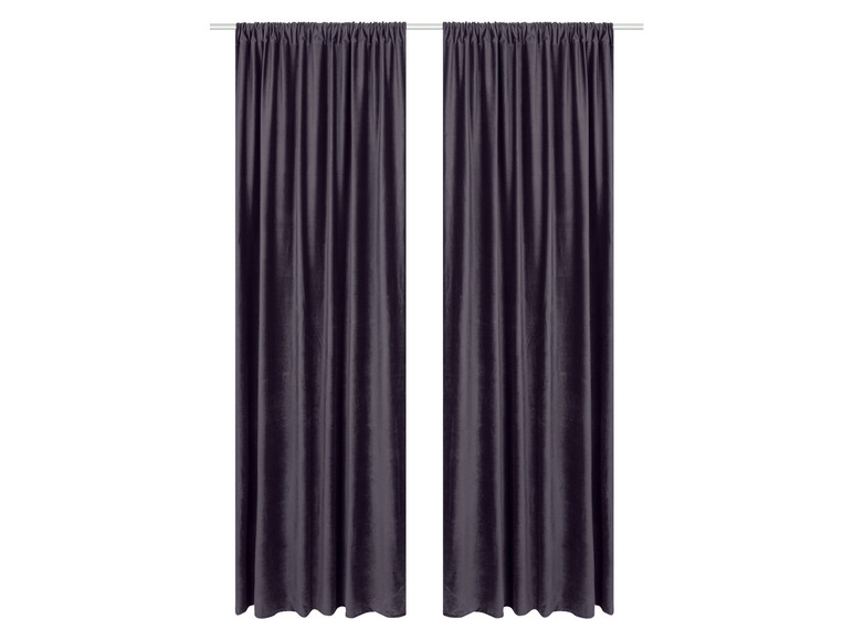 Zwei dunkelgraue Vorhänge mit Falten, die an einer Stange hängen.