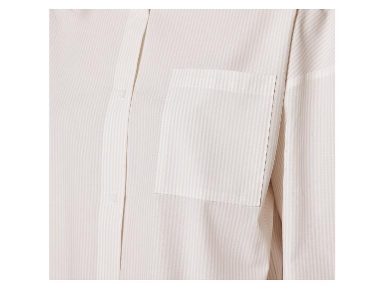 Ein gestreiftes weißes Hemd mit Knöpfen