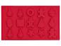 Rote Silikon-Backform mit 15 weihnachtlichen Motiven, darunter Weihnachtsmann, Schneemann und Weihnachtsbaum.