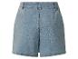 Hellblaue High-Waist-Denim-Shorts, Rückansicht.