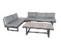 L-förmige Outdoor-Möbelgarnitur mit grauen Kissen und Couchtisch.