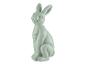 Eine graue Hasenfigur, perfekt für Dekoration.