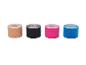 Vier Rollen Kinesiologie-Tape in verschiedenen Farben: Beige, Schwarz, Pink und Blau.