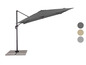 Ein grauer Cantilever-Sonnenschirm mit Steinsockel.