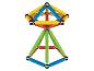 Buntes magnetisches Konstruktionsspielzeug, das eine geometrische Figur bildet.