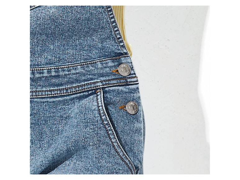 Gehe zu Vollbildansicht: esmara® Damen Jeans Latzshorts, mit aufgesetzter Brusttasche - Bild 5