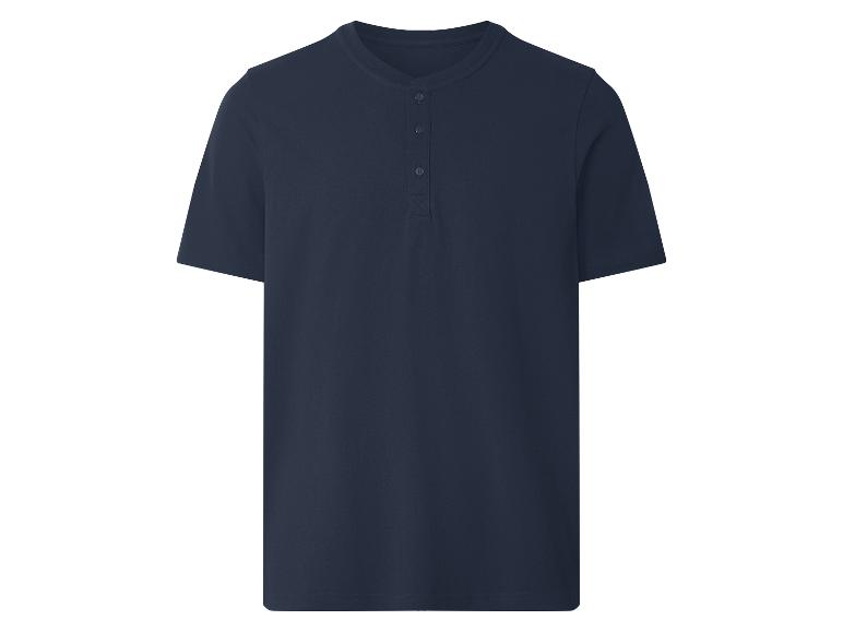 Dunkelblaues Herren Henley-T-Shirt mit kurzen Ärmeln und Knöpfen.