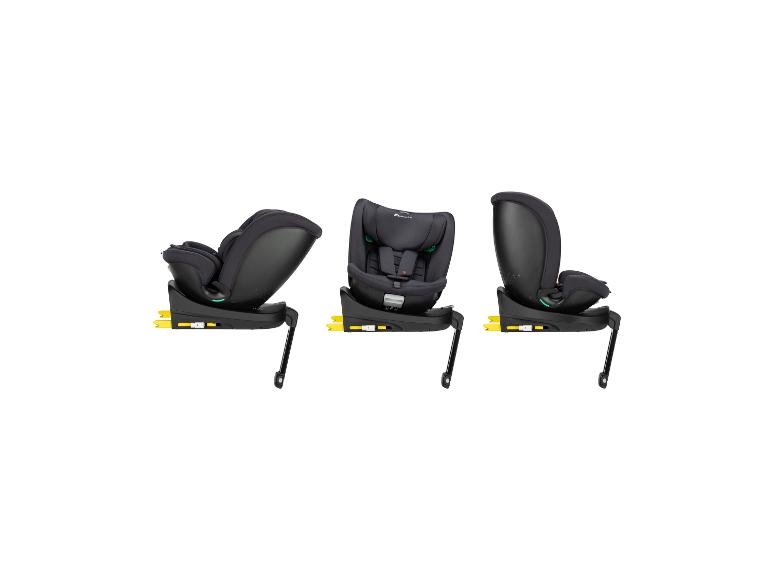 Drei schwarze Kindersitze mit gelben ISOFIX-Anschlüssen, aus verschiedenen Blickwinkeln gezeigt.