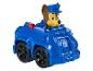 Chase aus der Paw Patrol in seinem blauen Auto.