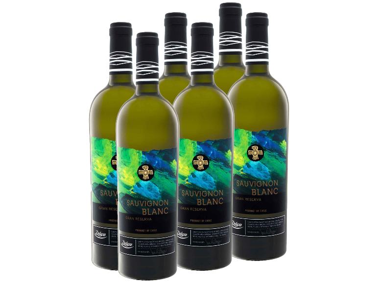 Sechs Flaschen Deluxe Sauvignon Blanc Gran Reserva Weißwein mit farbigen Etiketten.
